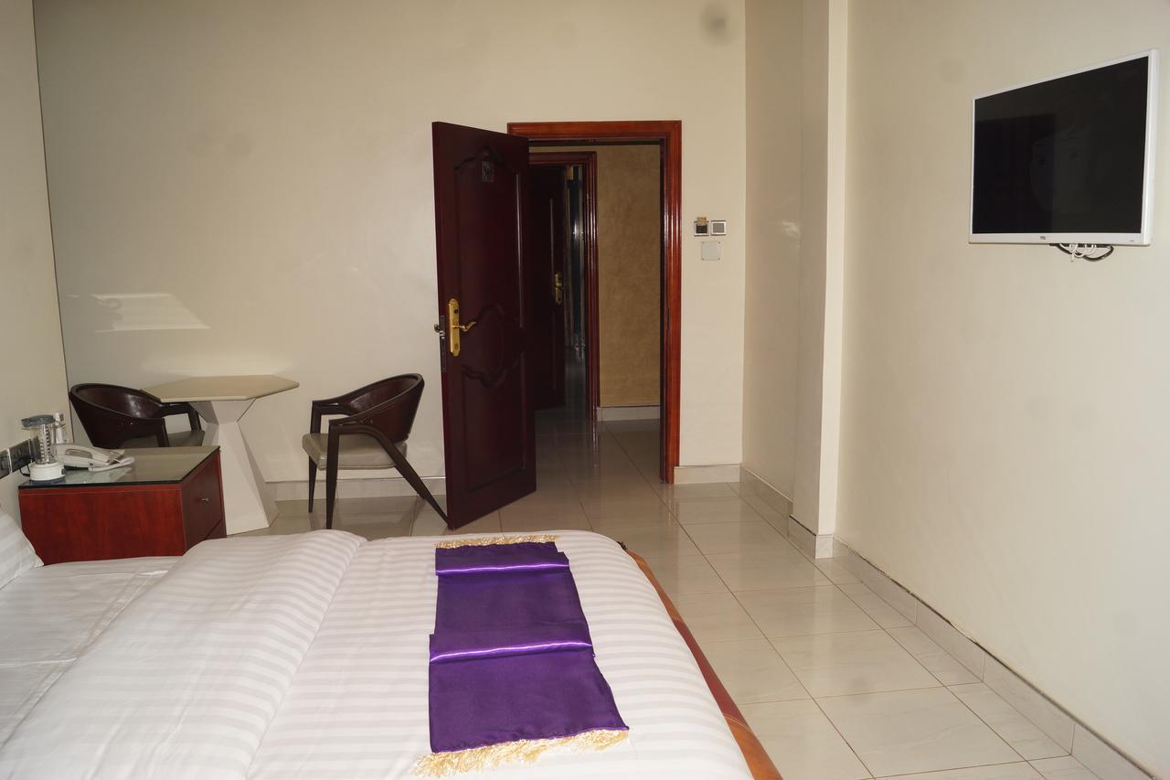 Hotel Ok Kampala Exteriör bild