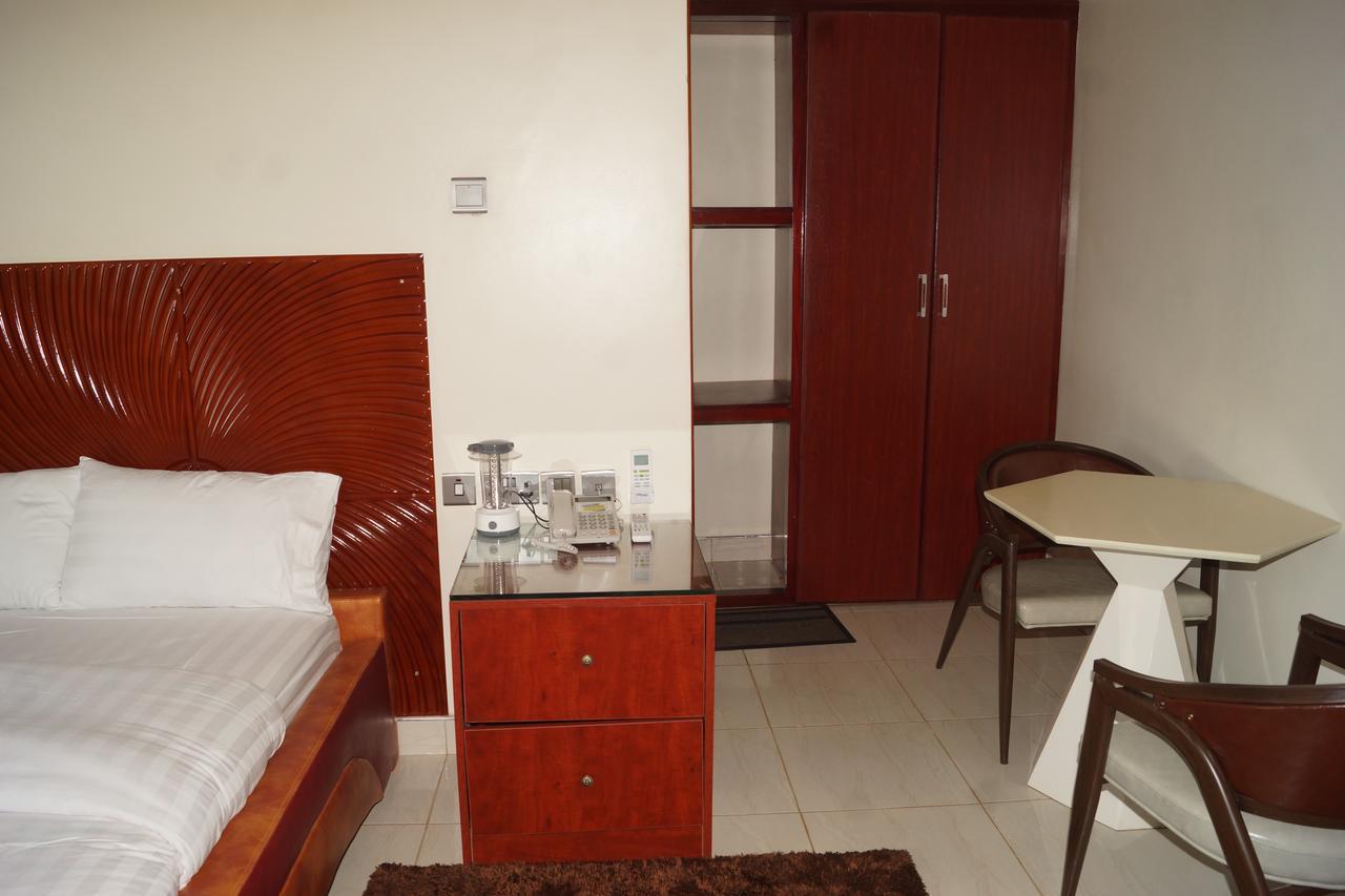 Hotel Ok Kampala Exteriör bild